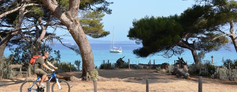 Une île qui se visite à vélo...